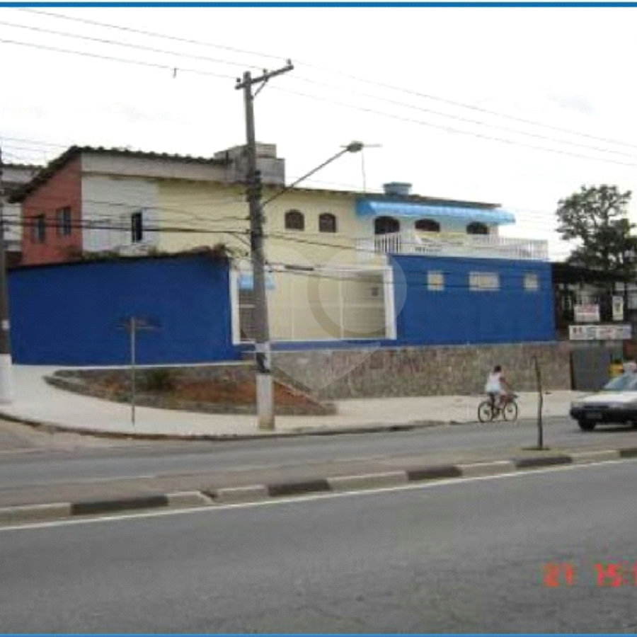Sobrado à venda com 3 quartos, sendo 1 suíte, em Braz Cubas, Mogi das Cruzes, SP
