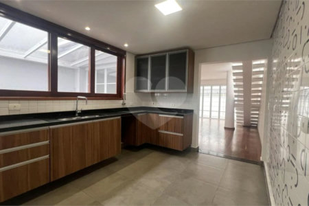 Casa à venda com 3 quartos, sendo 1 suíte,  em Vila Pompéia, São Paulo, SP