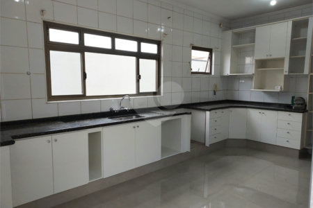 Sobrado à venda com 3 quartos, sendo 1 suíte,  em Jardim Regina, Indaiatuba, SP