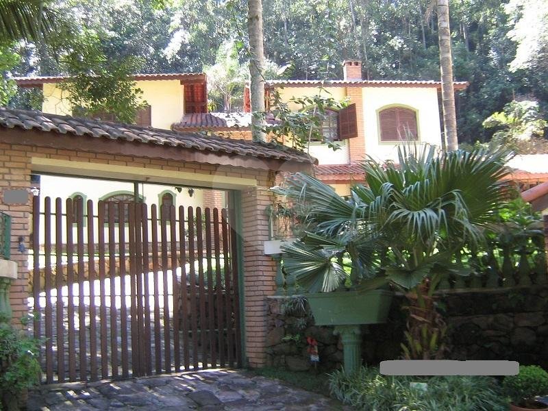 Casa à venda com 4 quartos, sendo 1 suíte, no condomínio Parque Imperial da Cantareira, Mairiporã - SP