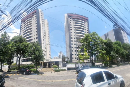 Apartamento à venda com 3 quartos, sendo 1 suíte, em Santo Amaro, São Paulo, SP