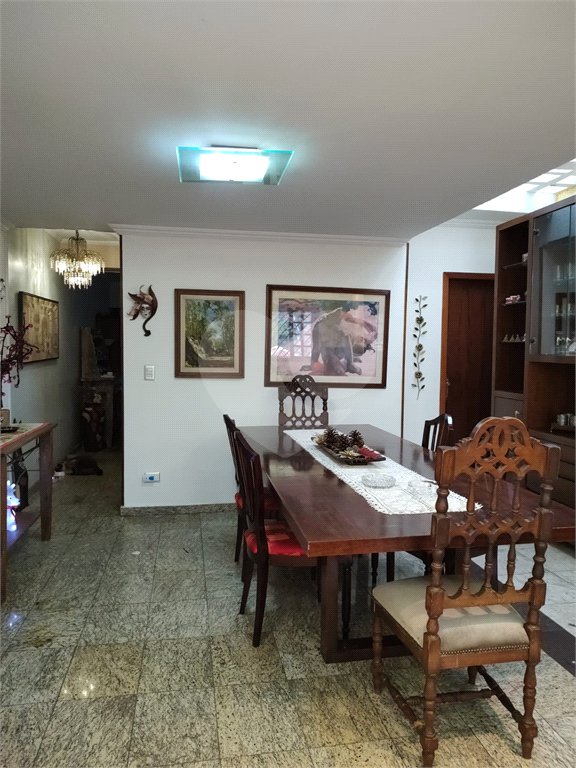 Sobrado à venda com 4 quartos, sendo 1 suíte, em Horto, São Paulo, SP