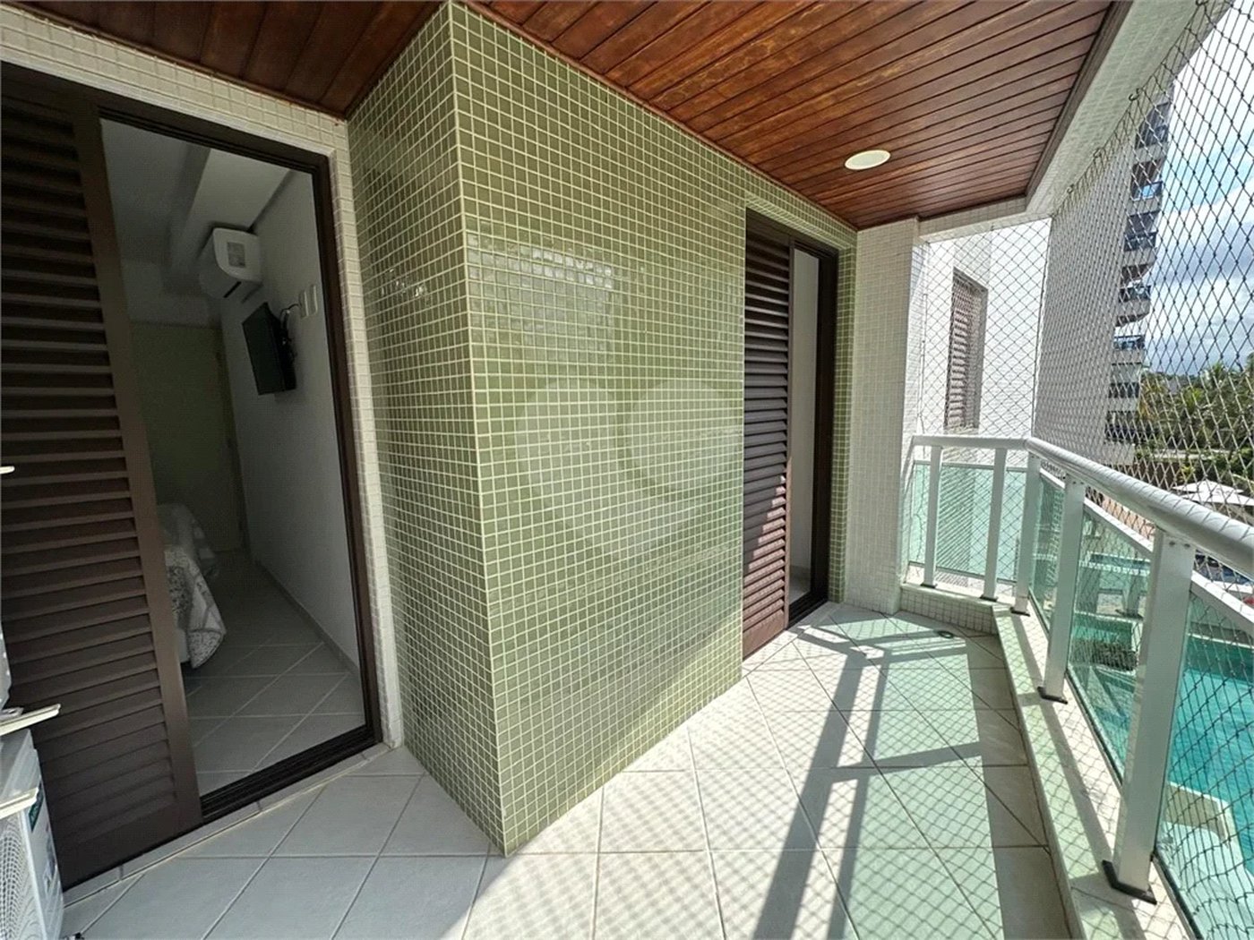 Apartamento à venda com 3 quartos, sendo 1 suíte, em Riviera de São Lourenço, Bertioga, SP