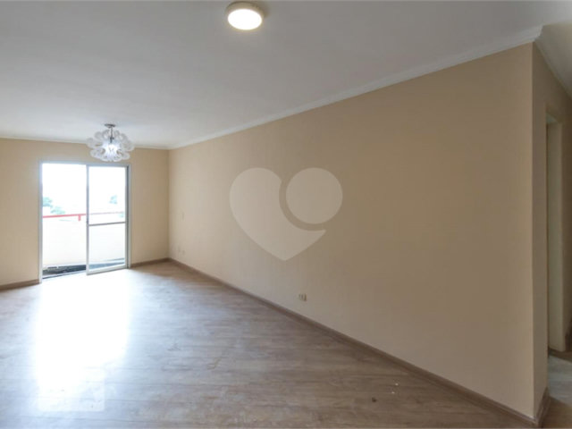 Apartamento à venda com 3 quartos, sendo 1 suíte,  em Jardim Marajoara, São Paulo, SP