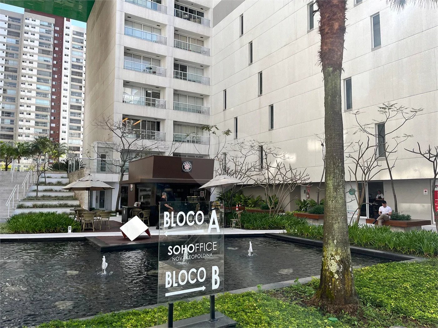 Conjunto comercial com 60m² , 1 banheiro , 2 vagas de garagem , à venda na Vila Leopoldina.
