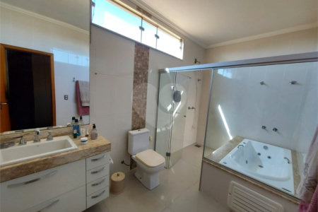 Casa à venda com 4 quartos, sendo 2 suítes, no condomínio Nascente do Jaraguá, Araraquara - SP