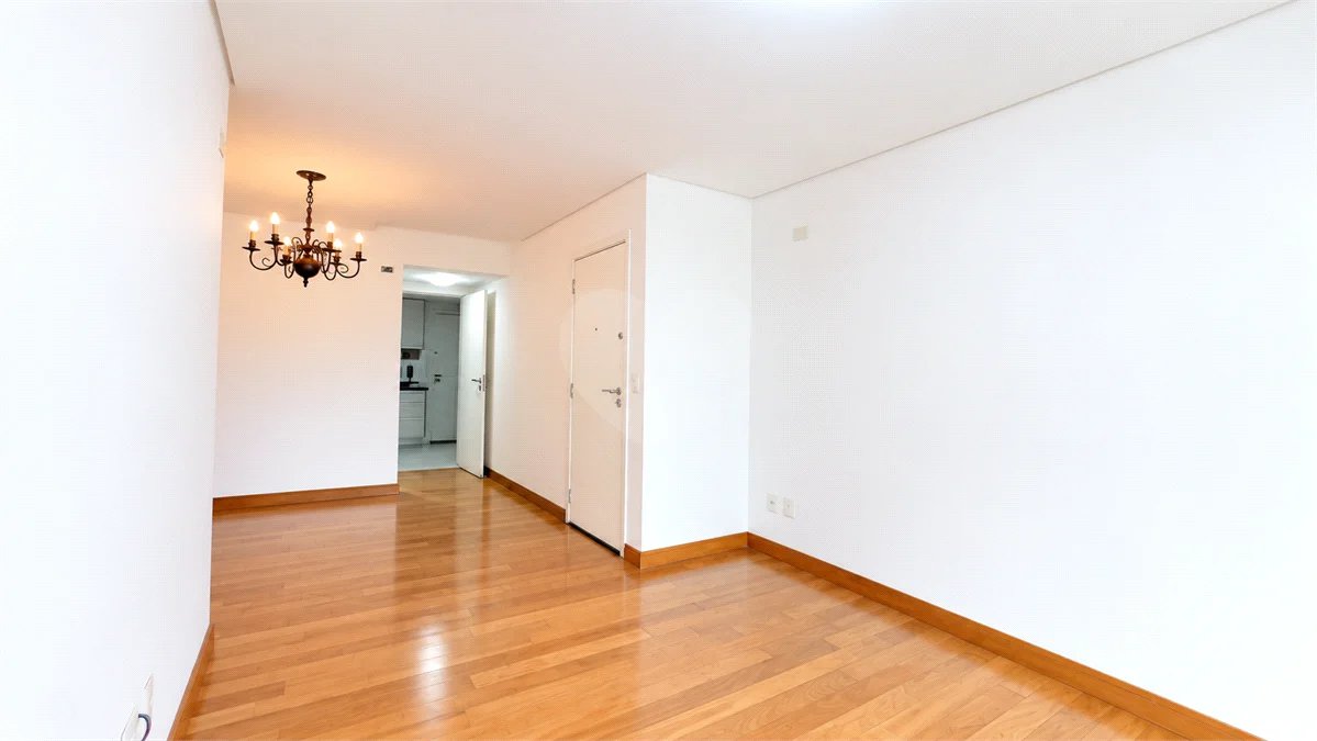Apartamento à venda com 3 quartos, sendo 1 suíte, em Jardim das Acácias, São Paulo, SP