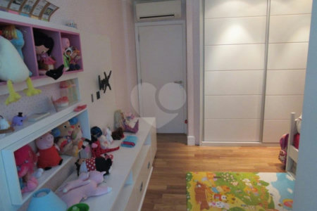 Apartamento à venda com 3 suítes em Real Parque, São Paulo, SP