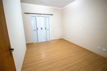 Casa à venda com 3 quartos, sendo 1 suíte, no condomínio Vilaregio, São Roque - SP