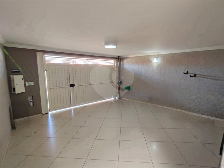Sobrado à venda ou para alugar com 3 quartos, sendo 1 suíte,  em Jardim Itália, Itapetininga, SP