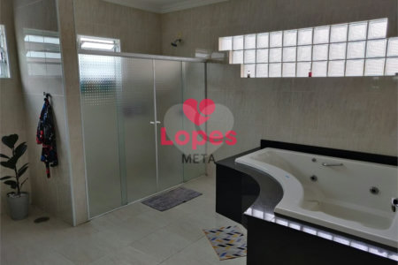 Casa à venda com 3 suítes no condomínio Jaridim Coleginho, Jacareí - SP