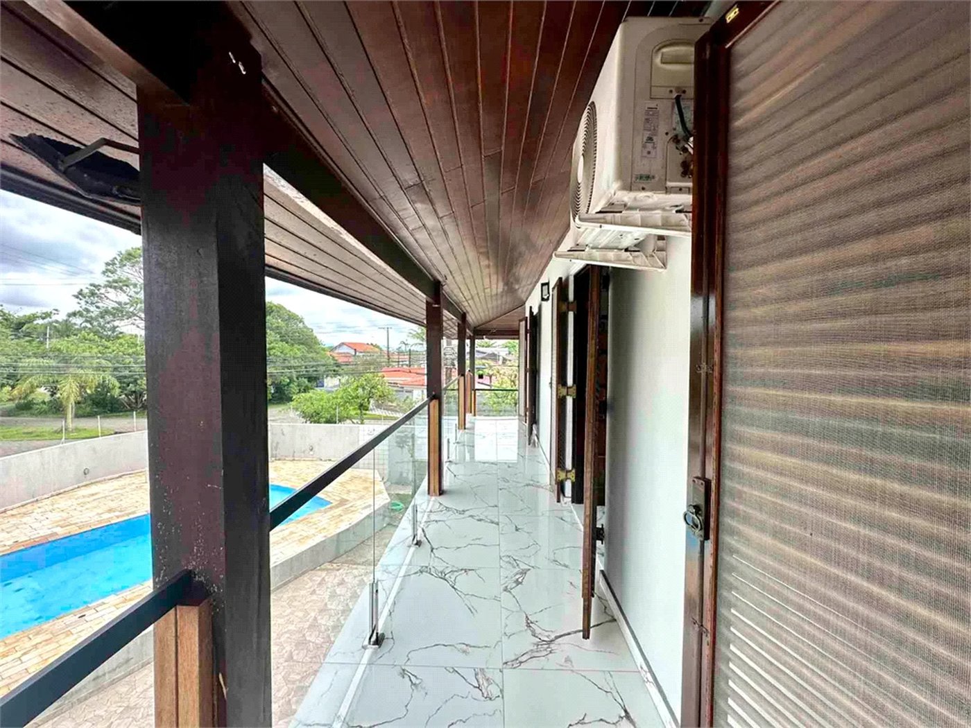 Sobrado à venda com 5 quartos, sendo 3 suítes, em Cidade Nova Peruíbe, Peruíbe, SP