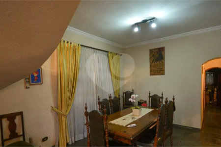 Casa à venda com 4 quartos, sendo 2 suítes, em Vila Mariana, São Paulo, SP