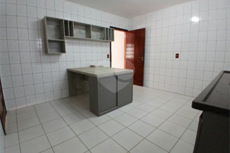 Casa à venda com 5 quartos, sendo 3 suítes, em Vila Santista, Atibaia, SP