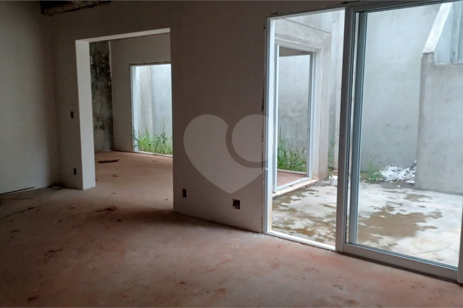 Casa à venda com 3 suítes no condomínio Residencial Floresta, São Paulo - SP