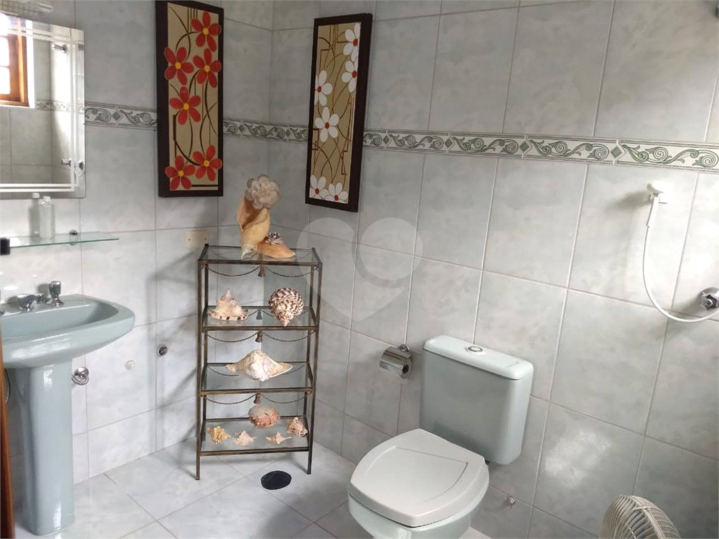 Casa à venda com 4 quartos, sendo 2 suítes, em Vila Petrópolis, Atibaia, SP