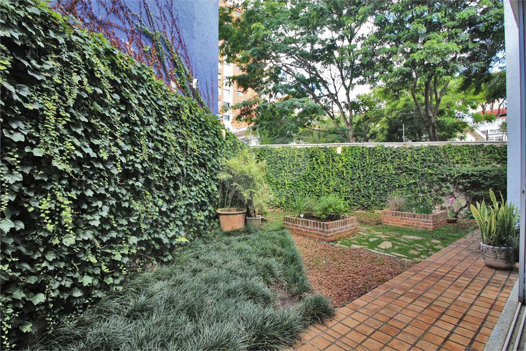Casa à venda com 3 quartos, sendo 1 suíte, em Vila Mariana, São Paulo, SP