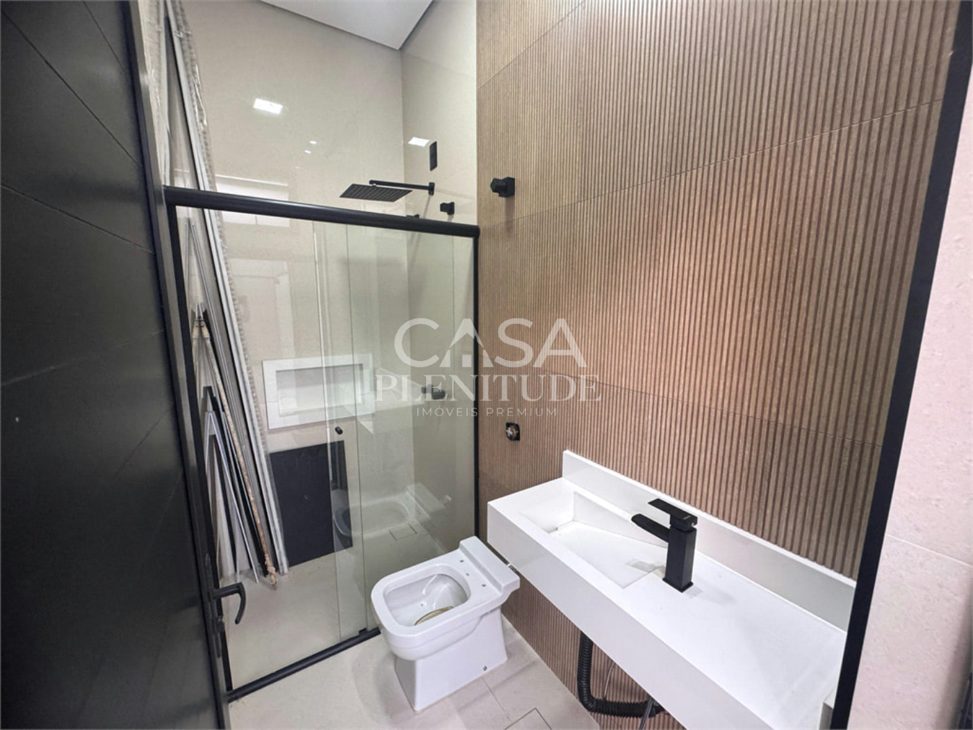 Casa em condomínio à venda com 3 suítes em Wanel Ville, Sorocaba, SP