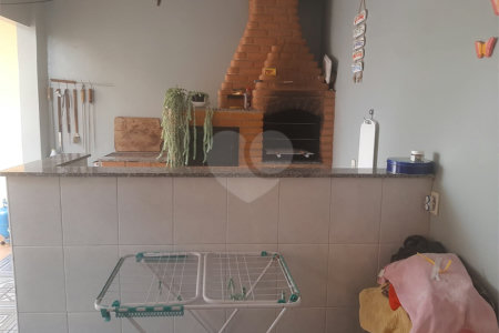 Bela casa com boa localização no bairro Portal do Sol