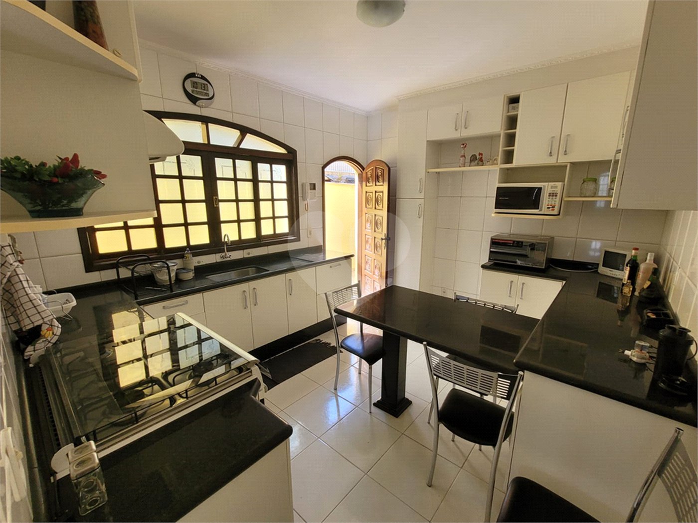 Sobrado à venda com 3 quartos, sendo 1 suíte, em Vila dos Remédios, São Paulo, SP