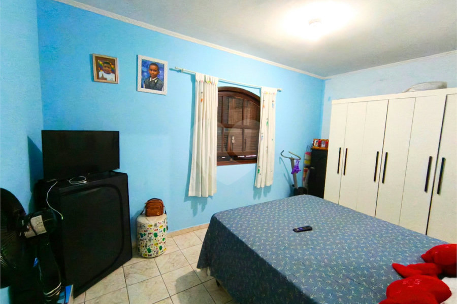 Casa à venda com 3 quartos, sendo 1 suíte, no condomínio Res Crisciúma, São Paulo - SP