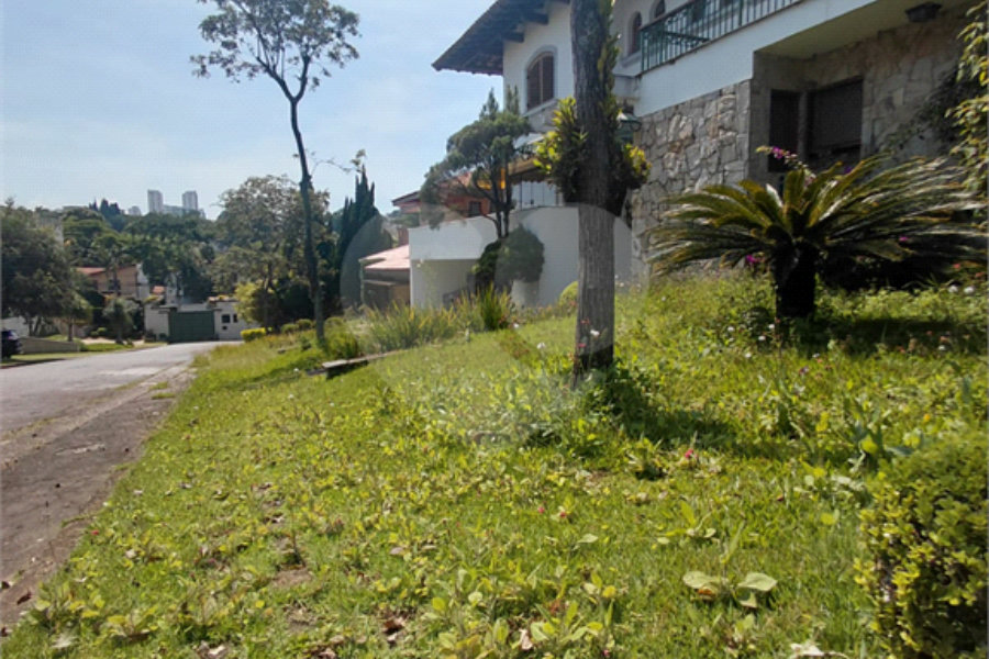 Casa à venda com 4 suítes no condomínio Ville Bourghese, São Paulo - SP