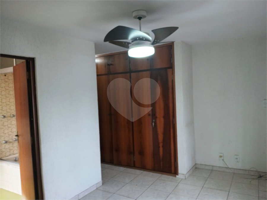 Sobrado à venda com 4 quartos, sendo 2 suítes, em Interlagos, São Paulo, SP