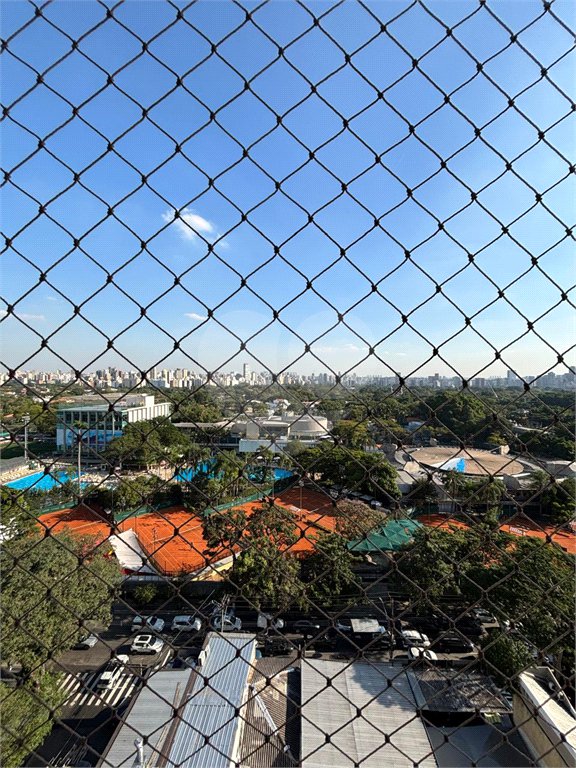 Apartamento à venda com 3 quartos, sendo 1 suíte, em Cerqueira César, São Paulo, SP