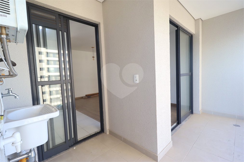 Apartamento à venda com 3 quartos, sendo 1 suíte, em Vila Anastácio, São Paulo, SP