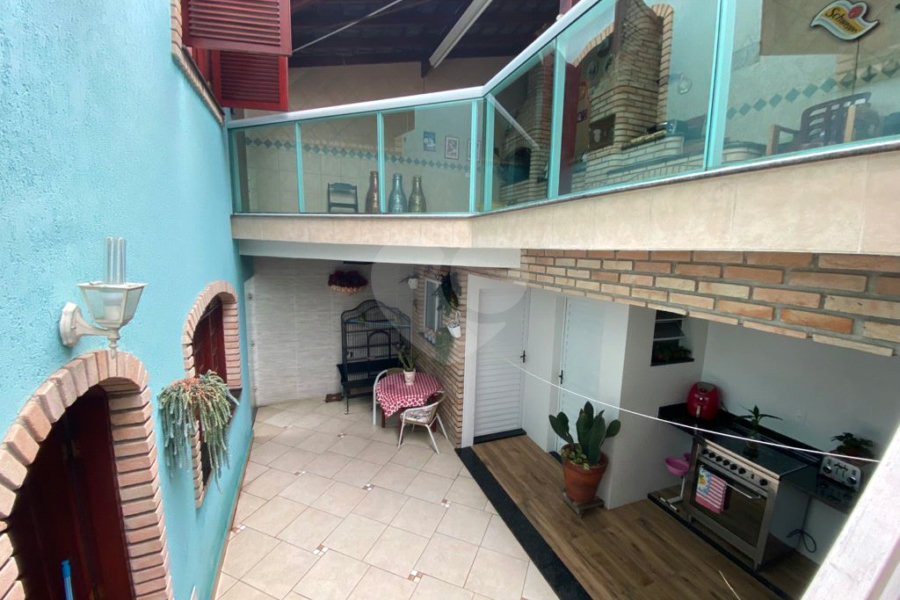 Sobrado à venda com 4 quartos, sendo 1 suíte, em Tremembé, São Paulo, SP