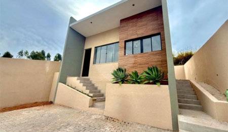 Casa à venda com 3 quartos, sendo 1 suíte,  em Loteamento Vale das Flores, Atibaia, SP