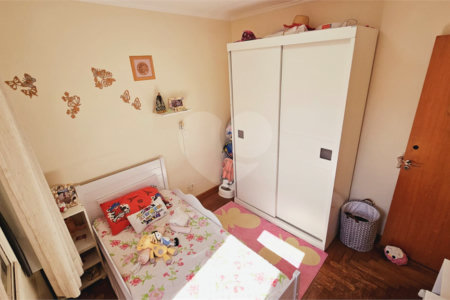 Casa à venda com 4 quartos, sendo 2 suítes, em Jardim Meny, São Roque, SP