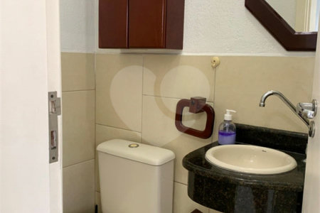 Sobrado à venda com 4 quartos, sendo 1 suíte, em Vila Campo Grande, São Paulo, SP