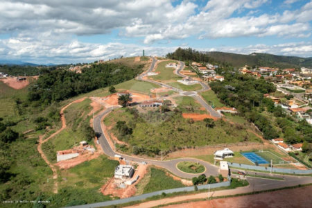 Casa à venda com 3 suítes no condomínio Associação dos Moradores do Loteamento Alto da Floresta, Bom Jesus dos Perdões - SP