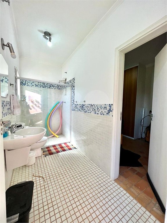 Casa à venda com 5 quartos, sendo 3 suítes, no condomínio Santa Teresa 1, Vinhedo - SP