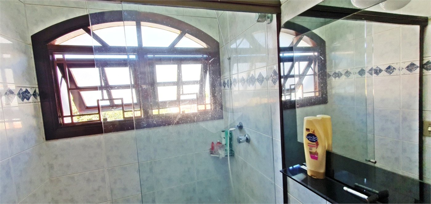 Sobrado à venda com 4 quartos, sendo 3 suítes, em Vila Paulicéia, São Paulo, SP