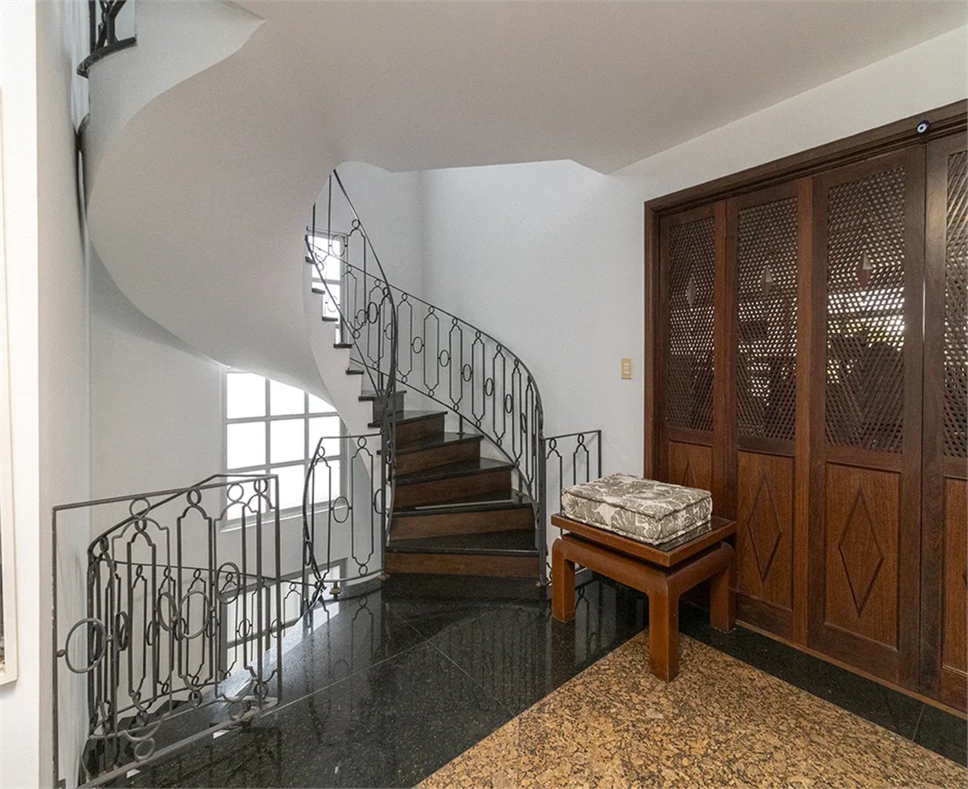 Casa à venda com 3 quartos, sendo 2 suítes,  em Alto de Pinheiros, São Paulo, SP