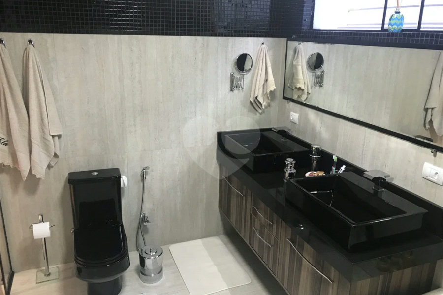 Sobrado à venda com 3 quartos, sendo 1 suíte, em Alto da Boa Vista, São Paulo, SP