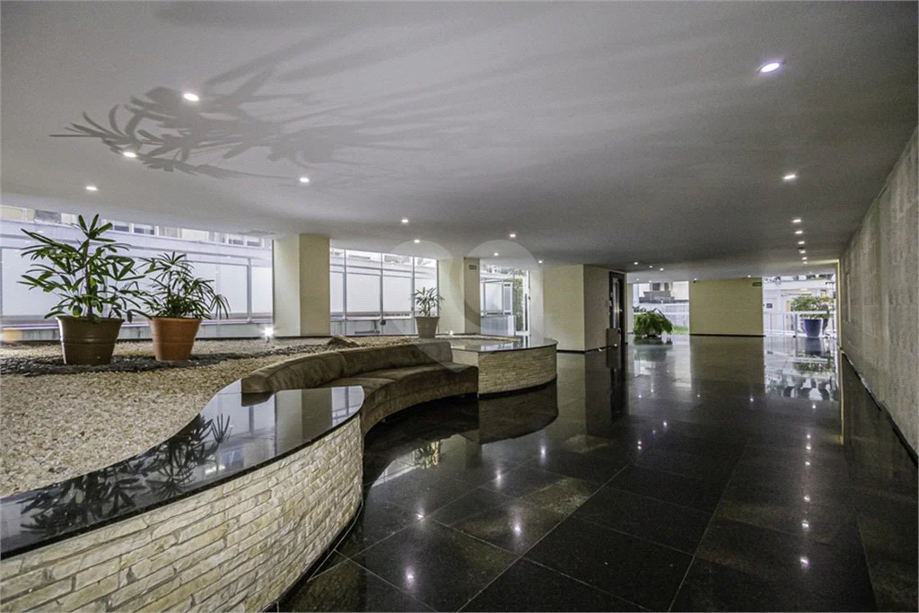 Apartamento á venda em Higienópolis com 212m² 3 dormitórios 1 suíte 2 vagas