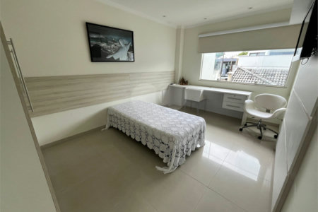 Casa à venda com 3 quartos, sendo 1 suíte, no condomínio Golden Village, Rio de Janeiro - RJ