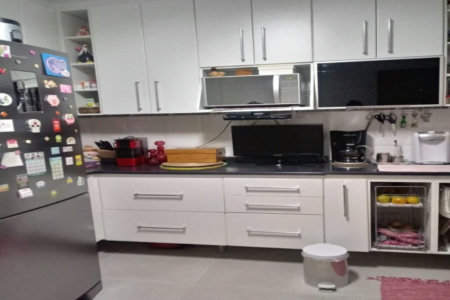 Casa à venda com 3 quartos, sendo 1 suíte, no condomínio Alcides Moreira, São Paulo - SP