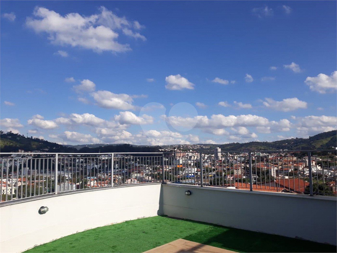 Apartamento à venda ou para alugar com 2 quartos, sendo 1 suíte,  em Jardim Flórida, São Roque, SP