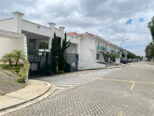 Casa à venda com 3 quartos, sendo 1 suíte,  no condomínio Forest Hills, Guarulhos - SP