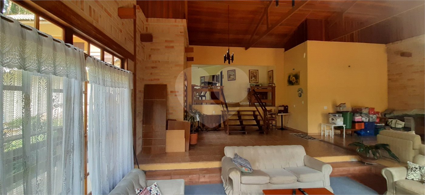 Casa à venda ou para alugar com 3 quartos, sendo 1 suíte, no condomínio Alpes de Caieiras, Caieiras - SP