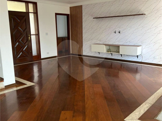 Sobrado à venda ou para alugar com 4 quartos, sendo 3 suítes,  em Serra da Cantareira, Mairiporã, SP
