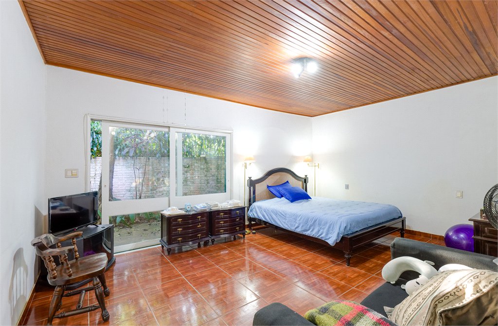 Casa Térrea à venda com 5 quartos, sendo 2 suítes, em Alto da Boa Vista, São Paulo, SP