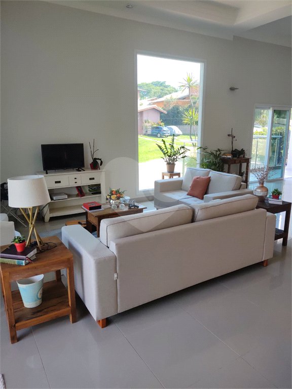 Casa à venda com 3 suítes no condomínio Reserva dos Vinhedos, Louveira - SP