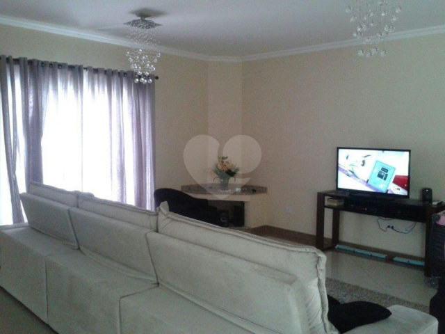 Sobrado à venda com 5 quartos, sendo 4 suítes,  em Horto, São Paulo, SP