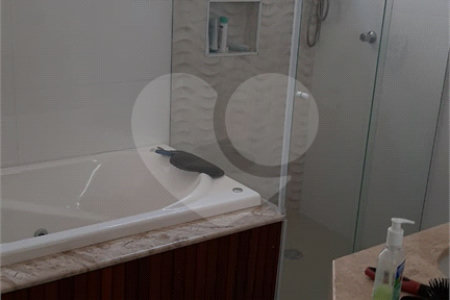 Sobrado à venda com 3 quartos, sendo 1 suíte,  em Vila Suissa, Mogi das Cruzes, SP
