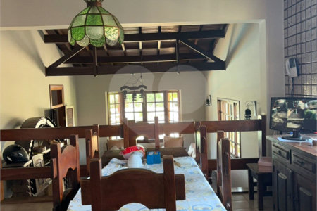 Casa à venda ou para alugar com 4 quartos, sendo 3 suítes,  em Jardim Estância Brasil, Atibaia, SP